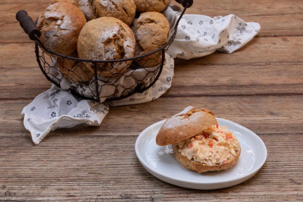 Schnelle Dinkeltopfenweckerl-13 - Kopie klein