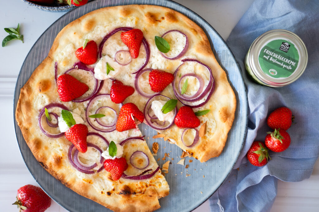Frischkäse-Erdbeer-Flaammluchen-16